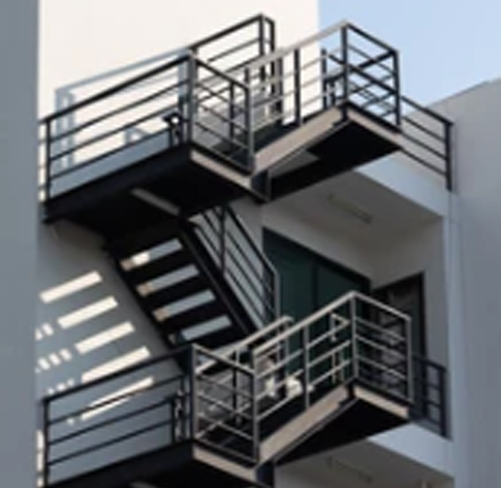 Escalera de hierro exterior